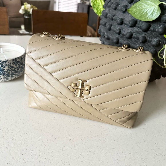 Tory Burch Kira Chevron convertible shoulder bag. - Picture 3 of 17
